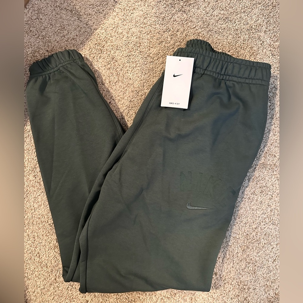 NWT Nike Men’s Dark Green Joggers Size Large